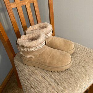 UGG Classic Ultra Mini Alpsey Boot Women Size 7 Tan